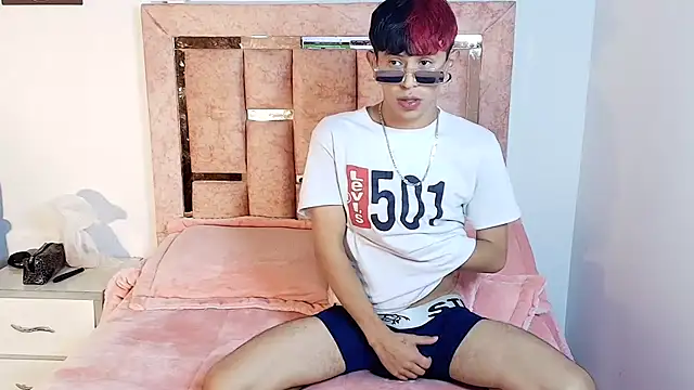 DemianSalvatore online show from November 6, 2025, 1:09 am