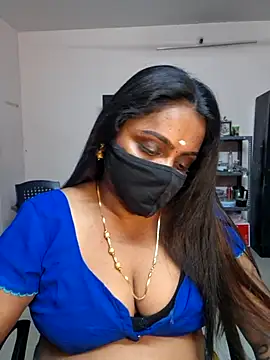 Snapshot of queendivya chatting on July 2, 2026, 12:55 pm queendivya online show from July 2, 2026, 12:55 pm