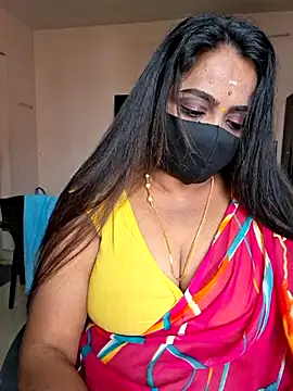 Snapshot of queendivya chatting on July 6, 2026, 5:25 am queendivya online show from July 6, 2026, 5:25 am