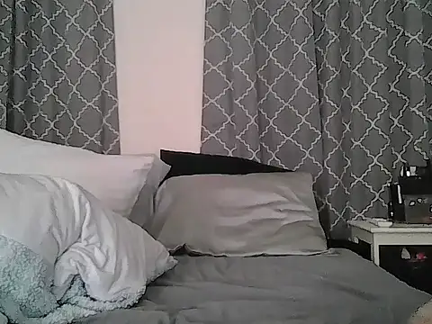 DaisyyTailor online show from September 18, 2025, 7:44 am