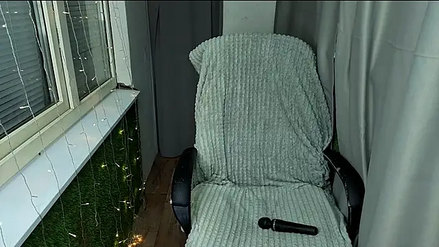 young milfa online show from October 21, 2025, 2:16 pm