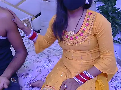 Snapshot of Lovelyy-couple chatting on October 15, 2025, 4:55 am Lovelyy-couple online show from October 15, 2025, 4:55 am