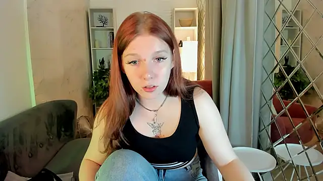 Snapshot of Layla_Glam chatting on November 30, 2025, 8:20 pm Layla Glam online show from November 30, 2025, 8:20 pm