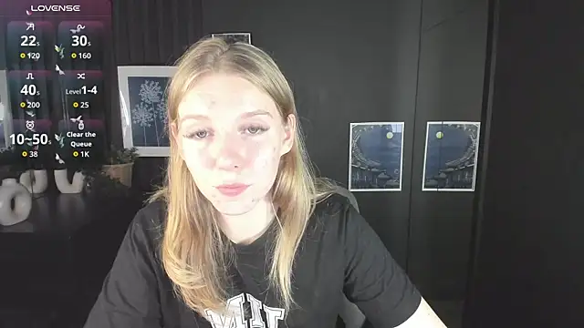 Layla Glam online show from September 26, 2025, 1:18 pm