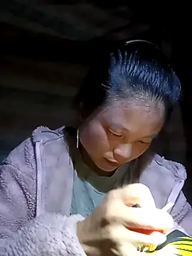 Snapshot of clara-cute chatting on October 14, 2025, 2:28 pm clara-cute online show from October 14, 2025, 2:28 pm