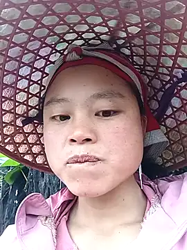 Snapshot of clara-cute chatting on November 6, 2025, 12:14 am clara-cute online show from November 6, 2025, 12:14 am