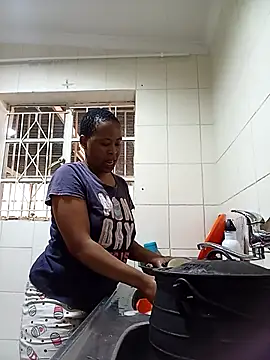 Snapshot of BubblyBeautiful chatting on November 3, 2025, 10:08 am BubblyBeautiful online show from November 3, 2025, 10:08 am