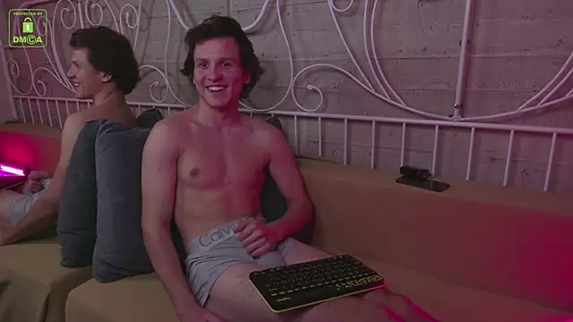 Snapshot of JesseCrosss chatting on November 7, 2025, 12:10 pm JesseCrosss online show from November 7, 2025, 12:10 pm