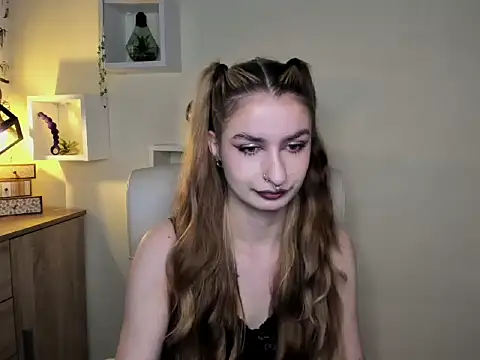 NinaBlond1 online show from November 21, 2025, 6:34 am