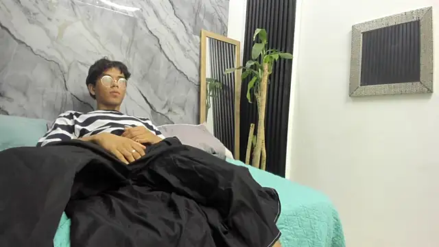 Roly Cinnamon online show from September 19, 2025, 2:59 am