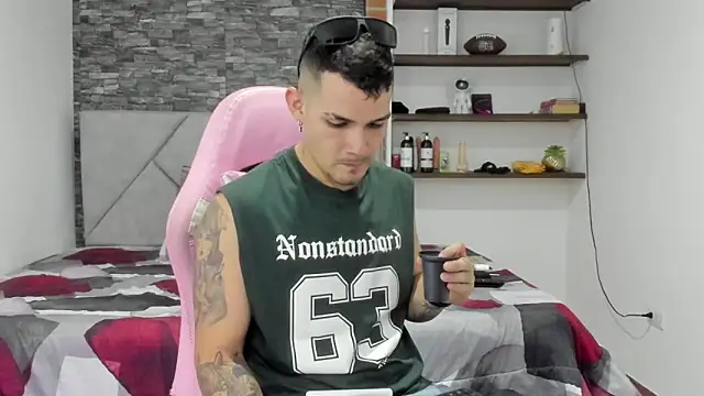 Snapshot of BooyHott_ chatting on February 11, 2026, 7:14 pm BooyHott online show from February 11, 2026, 7:14 pm