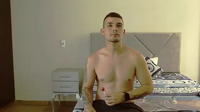 Snapshot of BooyHott_ chatting on October 2, 2025, 7:17 pm BooyHott online show from October 2, 2025, 7:17 pm