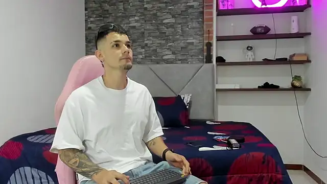 Snapshot of BooyHott_ chatting on February 21, 2026, 7:38 pm BooyHott online show from February 21, 2026, 7:38 pm