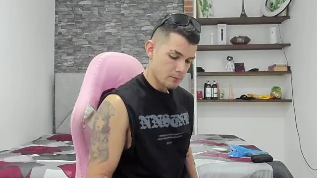 Snapshot of BooyHott_ chatting on February 14, 2026, 7:03 pm BooyHott online show from February 14, 2026, 7:03 pm