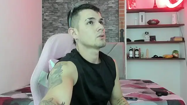 Snapshot of BooyHott_ chatting on February 9, 2026, 7:56 pm BooyHott online show from February 9, 2026, 7:56 pm