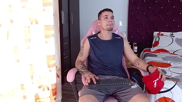 Snapshot of BooyHott_ chatting on October 26, 2025, 6:30 pm BooyHott online show from October 26, 2025, 6:30 pm