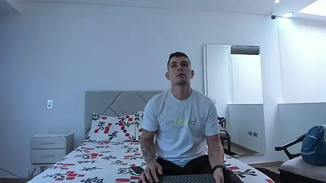 Snapshot of BooyHott_ chatting on September 24, 2025, 7:20 pm BooyHott online show from September 24, 2025, 7:20 pm