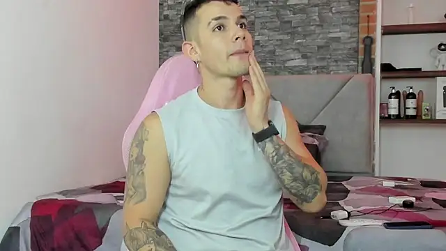 Snapshot of BooyHott_ chatting on February 5, 2026, 7:21 pm BooyHott online show from February 5, 2026, 7:21 pm