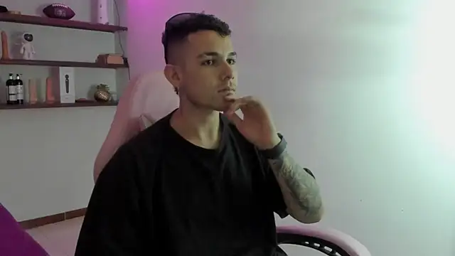 BooyHott  online show from December 21, 2025, 7:48 pm