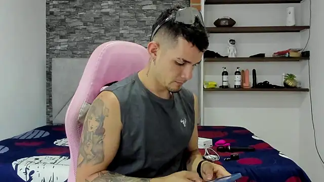 Snapshot of BooyHott_ chatting on February 25, 2026, 7:47 pm BooyHott online show from February 25, 2026, 7:47 pm