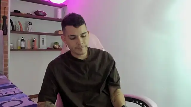 BooyHott  online show from December 22, 2025, 7:14 pm