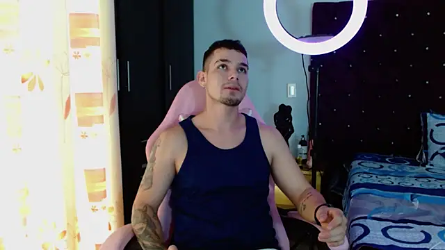 Snapshot of BooyHott_ chatting on November 6, 2025, 7:07 pm BooyHott online show from November 6, 2025, 7:07 pm