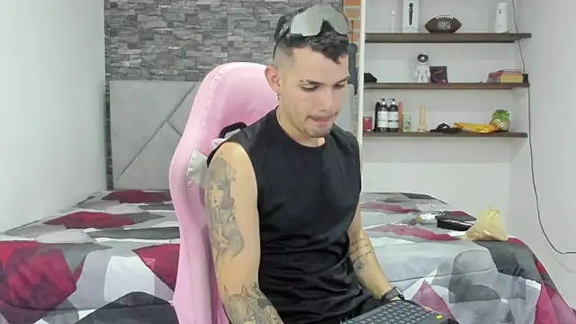 Snapshot of BooyHott_ chatting on February 12, 2026, 7:24 pm BooyHott online show from February 12, 2026, 7:24 pm