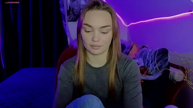 Snapshot of KitsyMoore chatting on November 2, 2025, 2:44 pm KitsyMoore online show from November 2, 2025, 2:44 pm