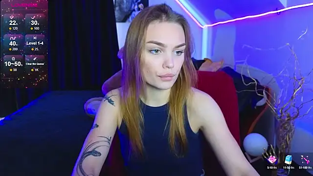 Snapshot of KitsyMoore chatting on October 3, 2025, 1:01 pm KitsyMoore online show from October 3, 2025, 1:01 pm