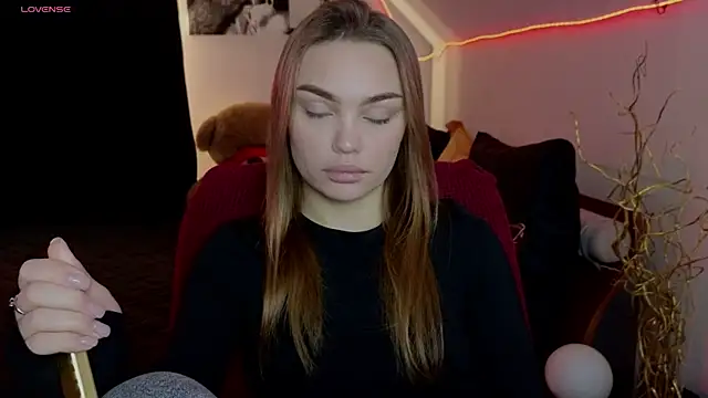 Snapshot of KitsyMoore chatting on November 7, 2025, 1:15 pm KitsyMoore online show from November 7, 2025, 1:15 pm