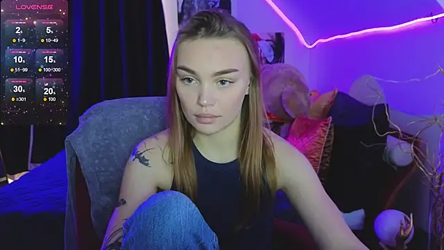 Snapshot of KitsyMoore chatting on October 14, 2025, 1:12 pm KitsyMoore online show from October 14, 2025, 1:12 pm