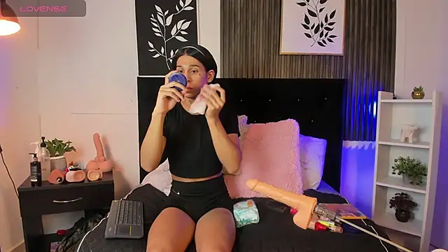 Suzie cox online show from October 13, 2025, 1:34 pm