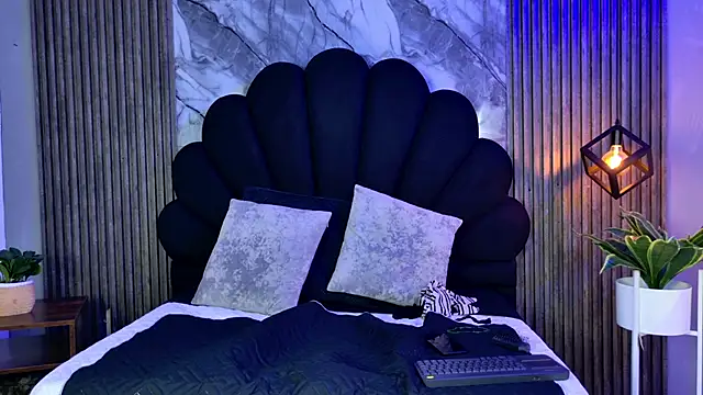 Suzie cox online show from September 22, 2025, 1:28 pm