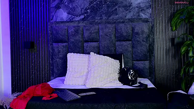 Suzie cox online show from October 17, 2025, 1:35 pm