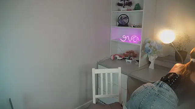 Snapshot of lovekissmes chatting on September 24, 2025, 2:01 pm lovekissmes online show from September 24, 2025, 2:01 pm