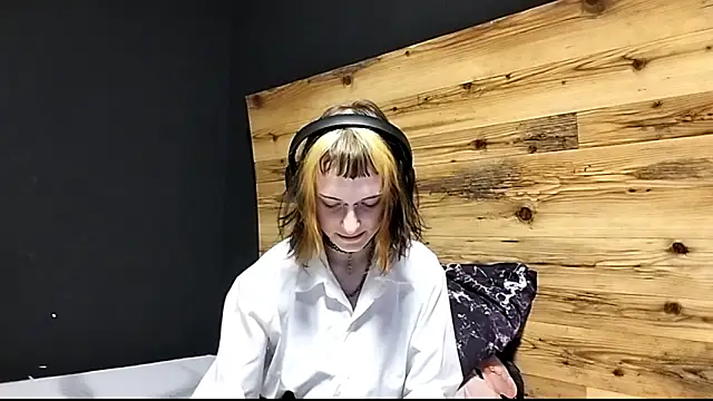 JenaeRadloff online show from September 26, 2025, 3:08 pm