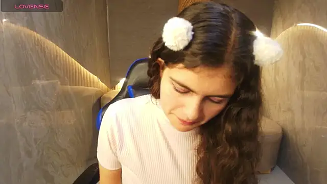 dany r  online show from October 6, 2025, 1:23 pm