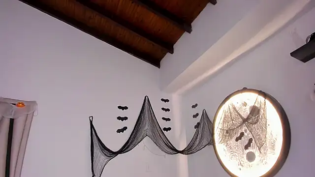 Snapshot of Isabella-Rosssi chatting on October 19, 2025, 5:05 pm Isabella-Rosssi online show from October 19, 2025, 5:05 pm