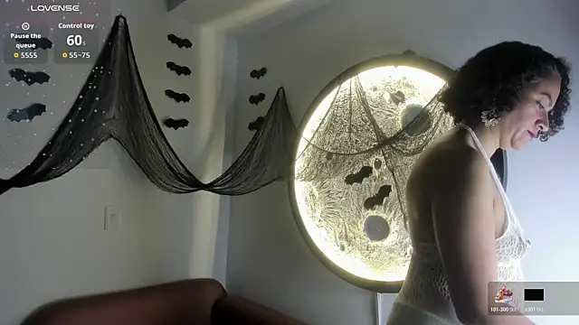 Snapshot of Isabella-Rosssi chatting on October 29, 2025, 4:44 am Isabella-Rosssi online show from October 29, 2025, 4:44 am