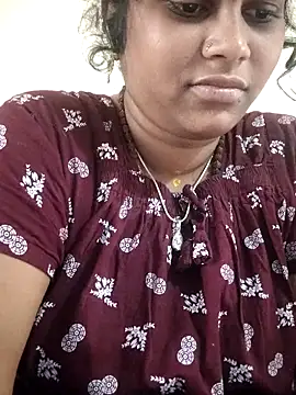 sweetqueen143 online show from November 6, 2025, 4:05 am