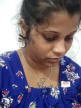 sweetqueen143 online show from February 13, 2026, 6:13 am