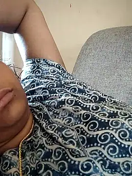 sweetqueen143 online show from September 29, 2025, 3:02 am