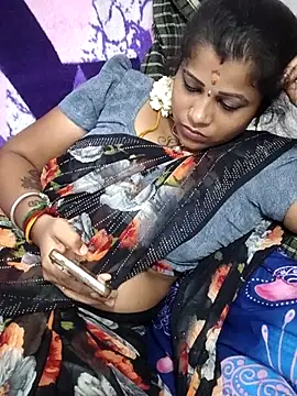 sweetqueen143 online show from May 18, 2026, 5:51 pm