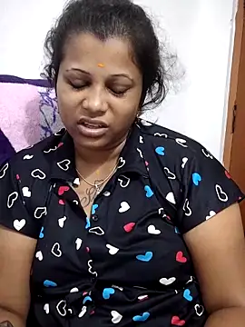sweetqueen143 online show from May 15, 2026, 11:25 pm