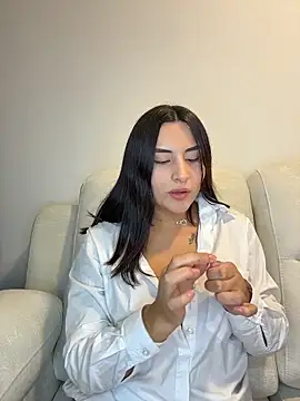 Snapshot of Juli_4 chatting on September 20, 2025, 11:21 pm Juli 4 online show from September 20, 2025, 11:21 pm