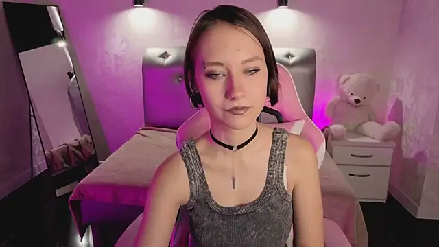 prettiestwinsor online show from November 12, 2025, 12:59 am