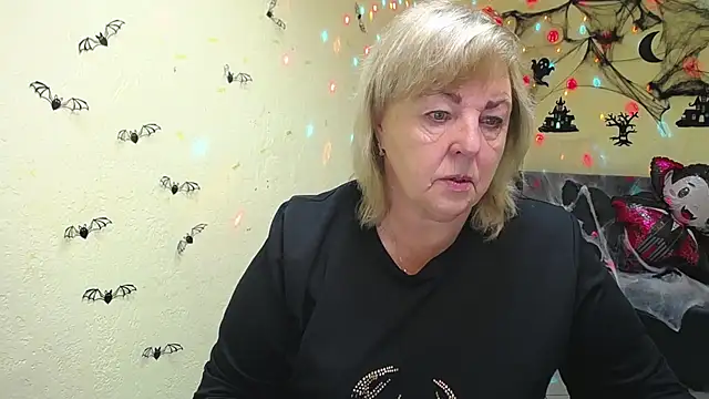 Snapshot of MilenaWedxy chatting on October 19, 2025, 5:21 am MilenaWedxy online show from October 19, 2025, 5:21 am