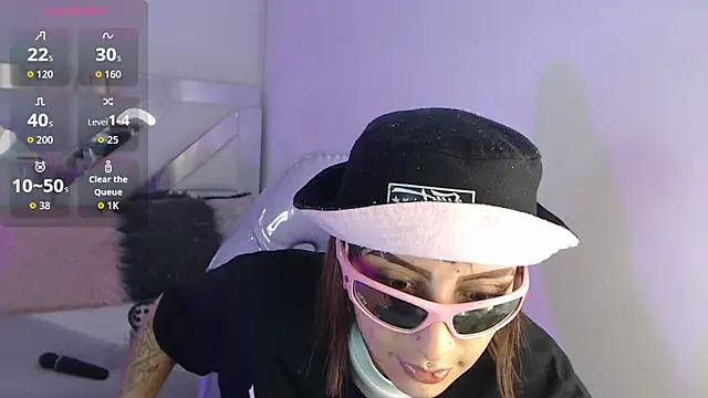 Snapshot of Gyal_8_ chatting on October 23, 2025, 8:51 pm Gyal 8 online show from October 23, 2025, 8:51 pm