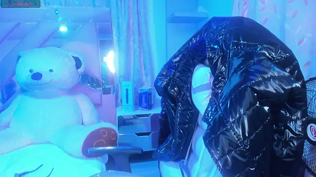 Snapshot of Gyal_8_ chatting on September 23, 2025, 3:35 am Gyal 8 online show from September 23, 2025, 3:35 am