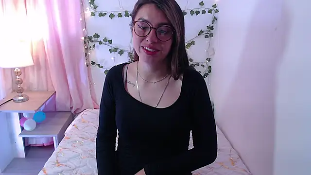 kamillew online show from September 21, 2025, 12:10 pm